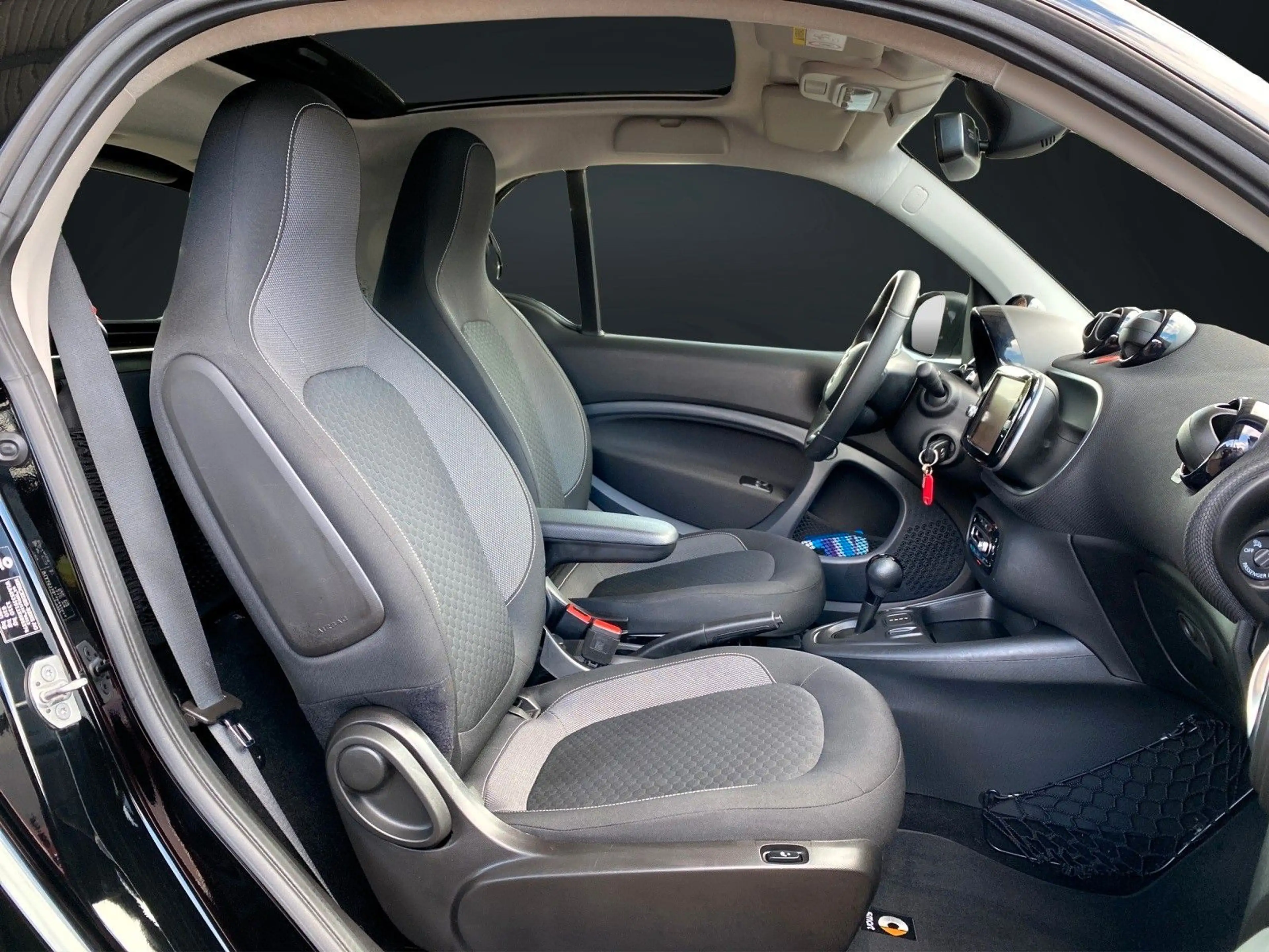 smart forTwo COUPE EQ NAVI-KAMERA-PANORAMA-LED — photo 13