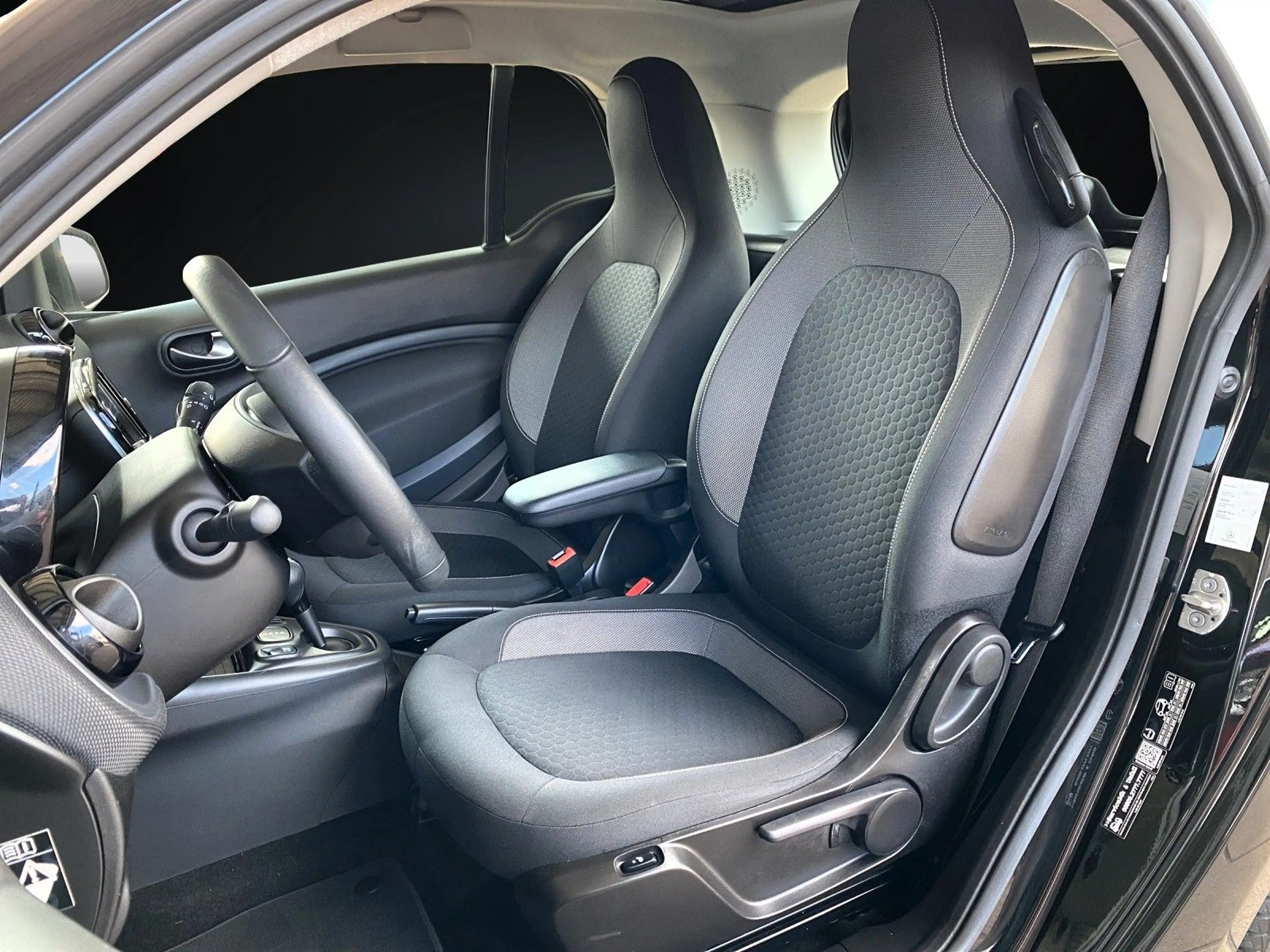 smart forTwo COUPE EQ NAVI-KAMERA-PANORAMA-LED — photo 14