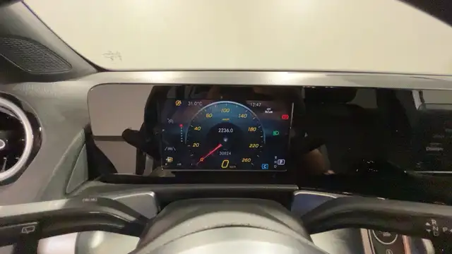 Mercedes-Benz GLB view 11
