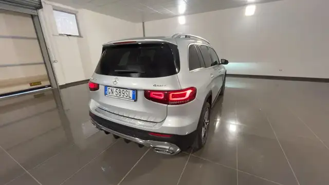 Mercedes-Benz GLB view 4