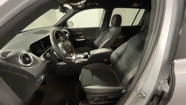 Mercedes-Benz GLB view 8