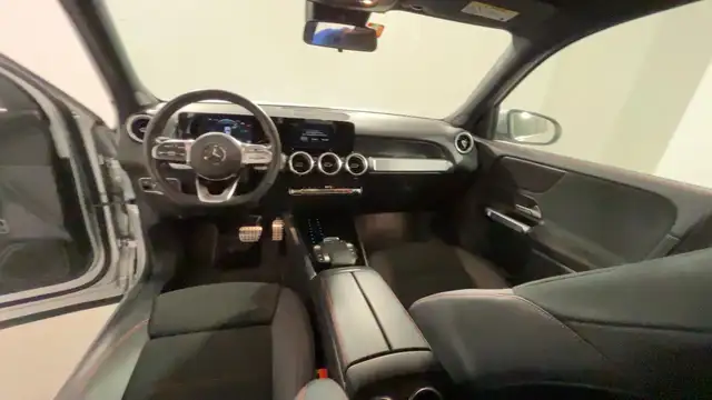 Mercedes-Benz GLB view 10