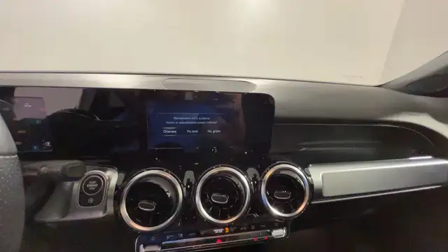 Mercedes-Benz GLB view 14