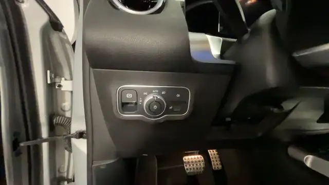 Mercedes-Benz GLB view 13