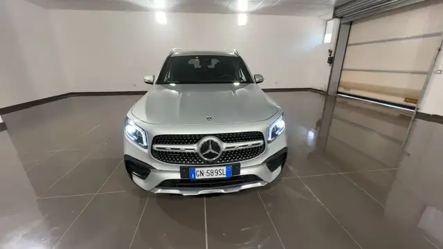 Mercedes-Benz GLB view 2