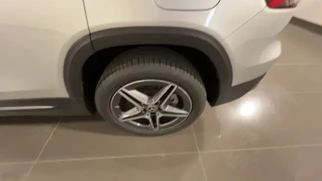 Mercedes-Benz GLB view 7