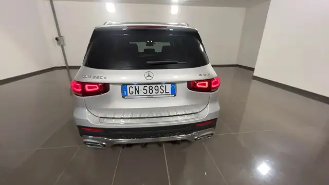 Mercedes-Benz GLB view 5