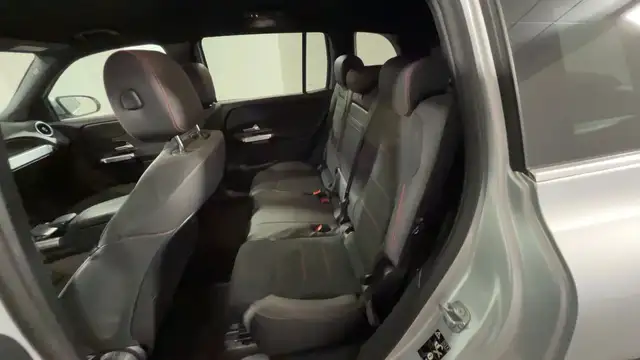 Mercedes-Benz GLB view 9