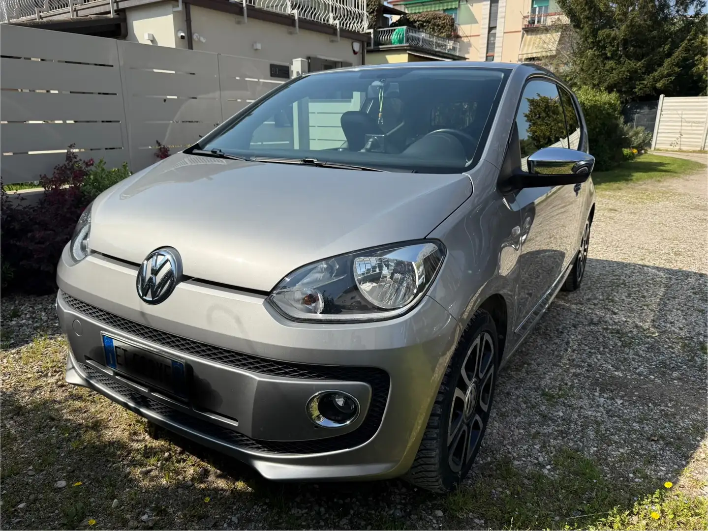 Volkswagen up! up! 20123p 1.0 High Béžová - 2