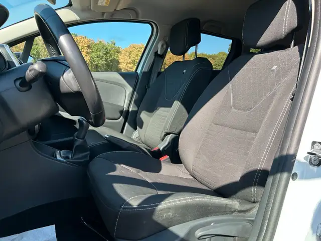 Renault Clio view 15