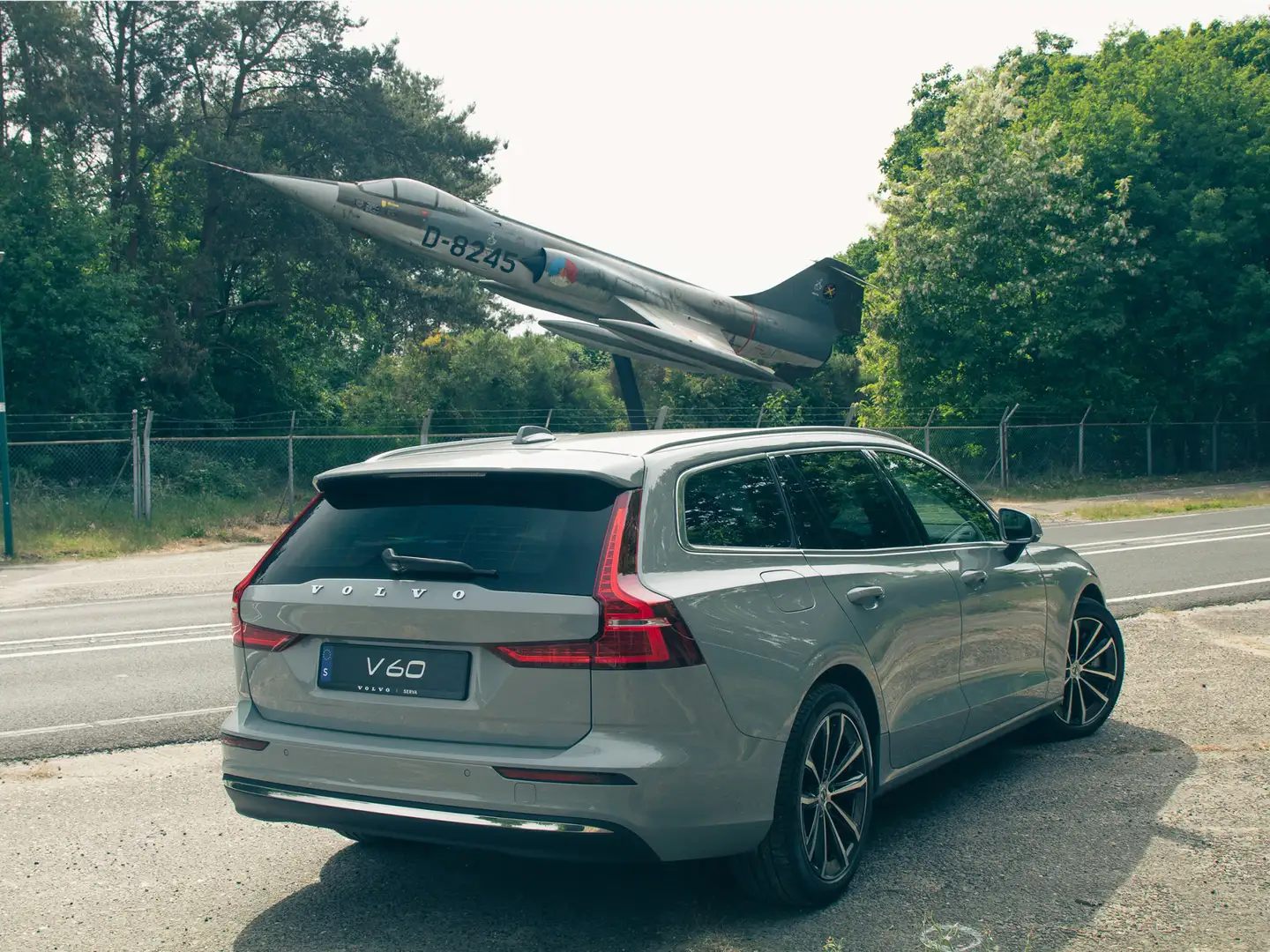 Volvo V60 T6 Aut. Plug-in hybrid AWD Essential Bright | Park Grijs - 2