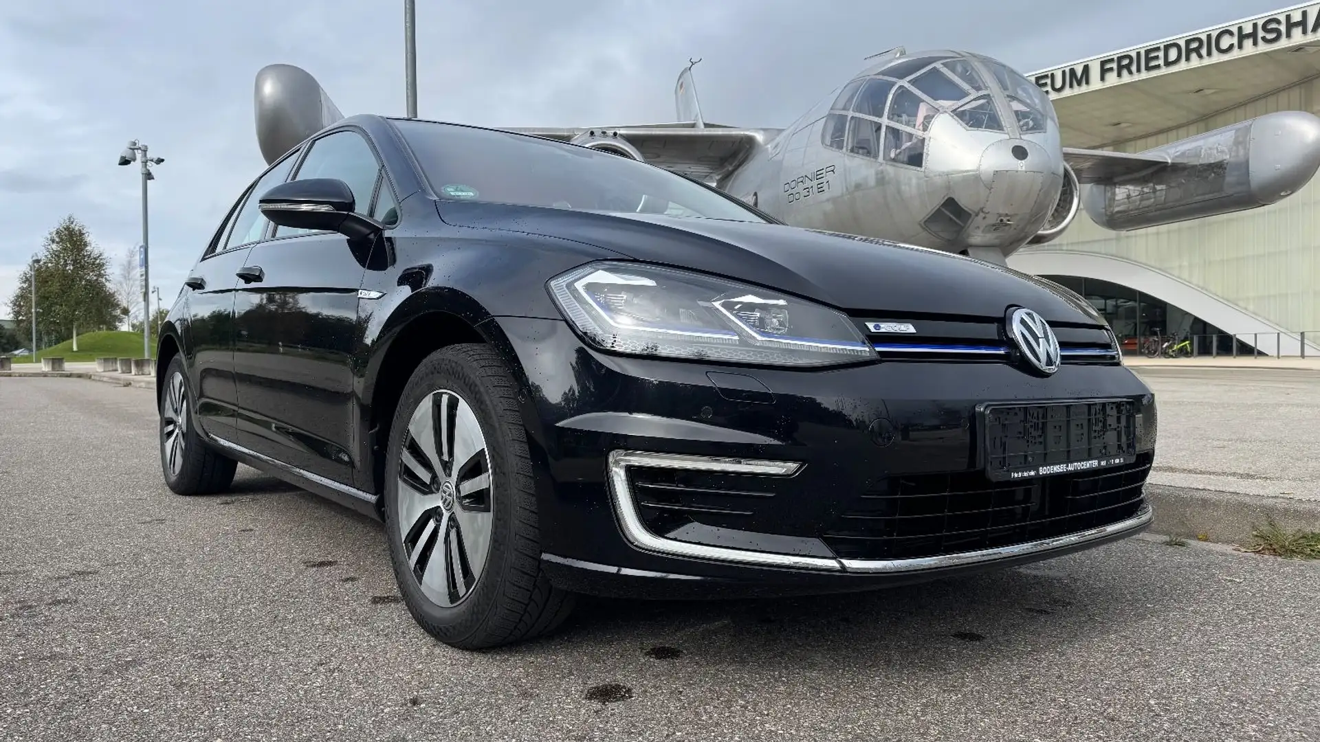 Volkswagen Golf VII Lim. e-Golf LED !.Hand Schwarz - 2