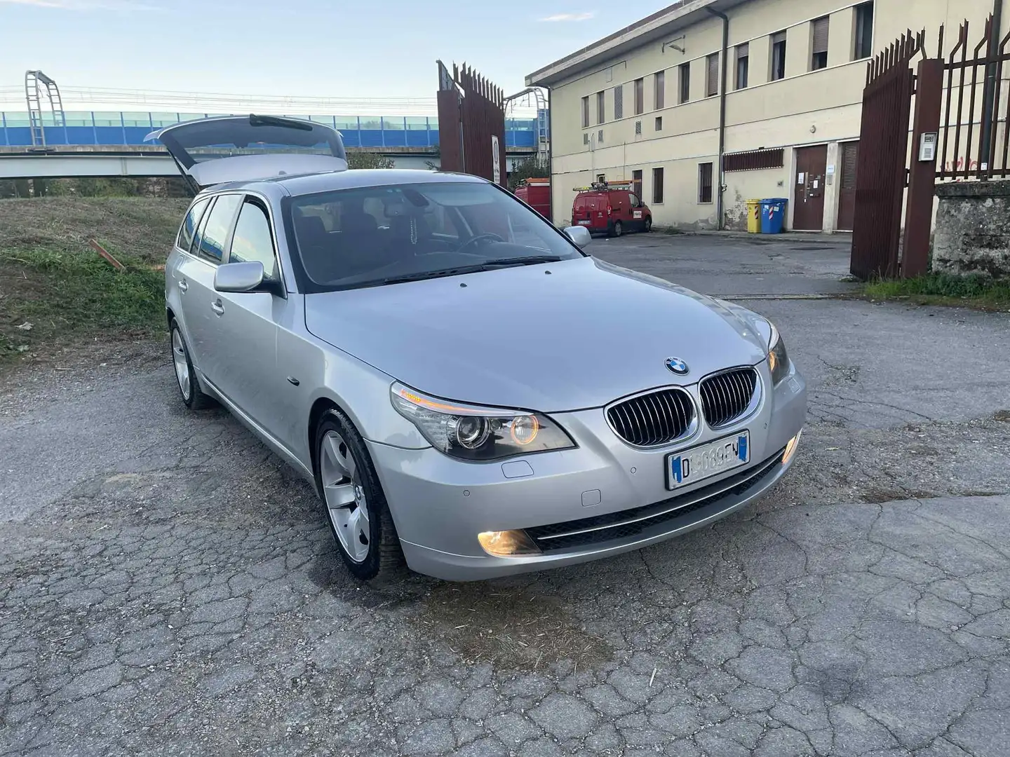 BMW 530 530d Touring Titanium - 2