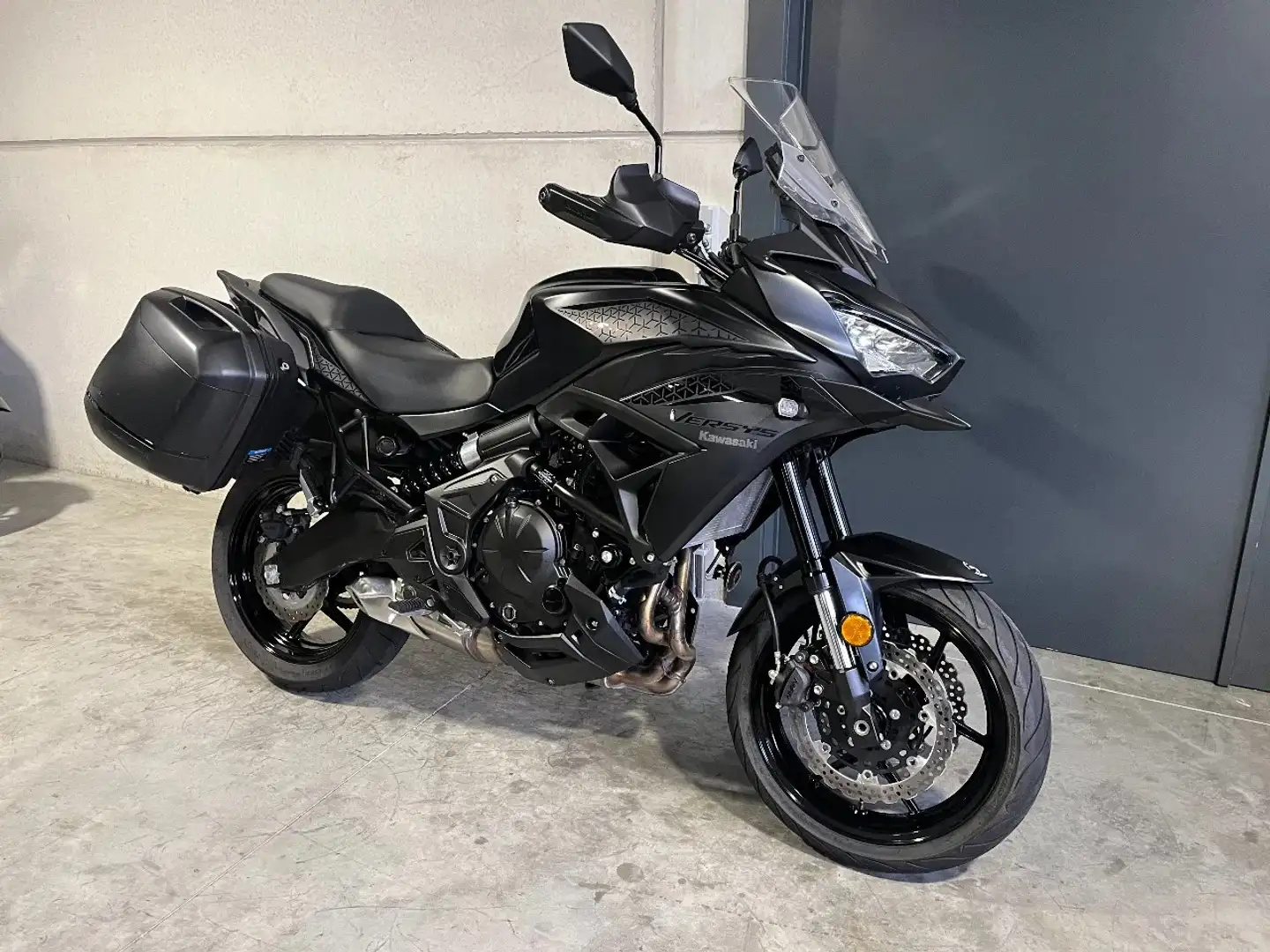 Kawasaki Versys 650 in prachtstaat met zijkofferset - 1