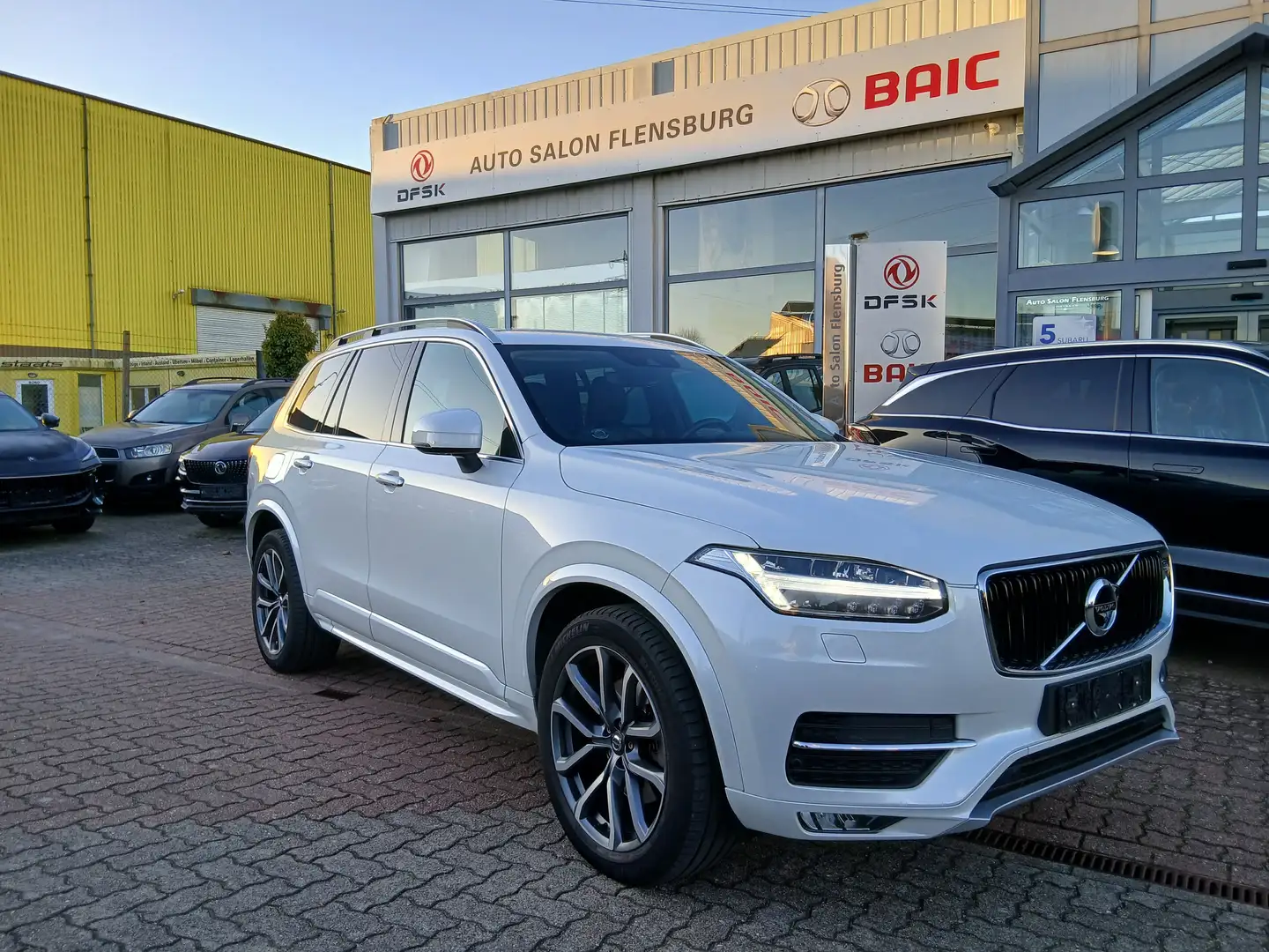 Volvo XC90 Momentum AWD*7 Sitzer*Automatik*Leder*Allrad uvm. Weiß - 1