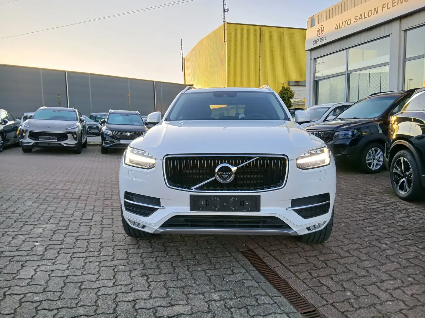 Volvo XC90 Momentum AWD*7 Sitzer*Automatik*Leder*Allrad uvm. Weiß - 2