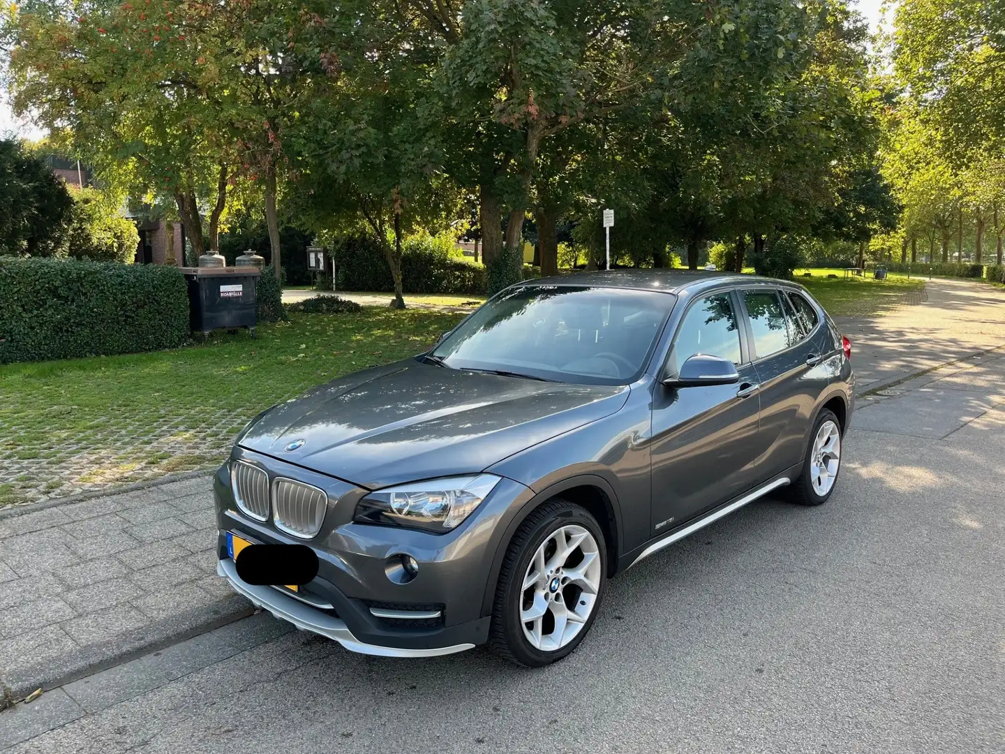 BMW X1 sDrive18i Gris - 1