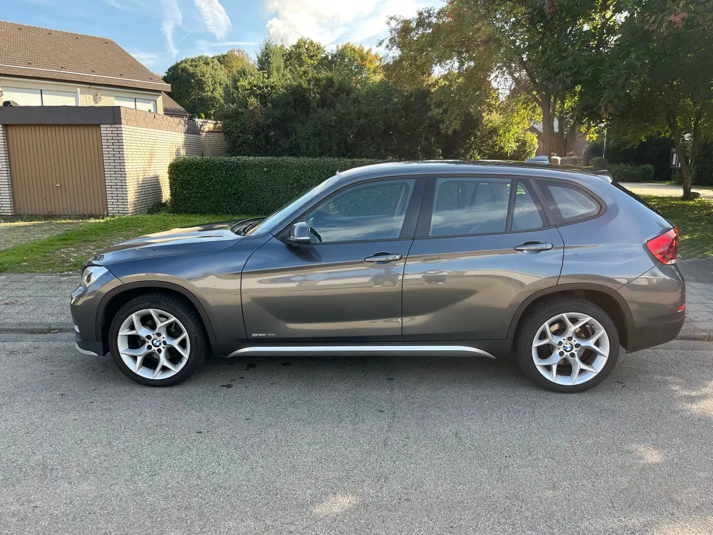 BMW X1 sDrive18i Gris - 2