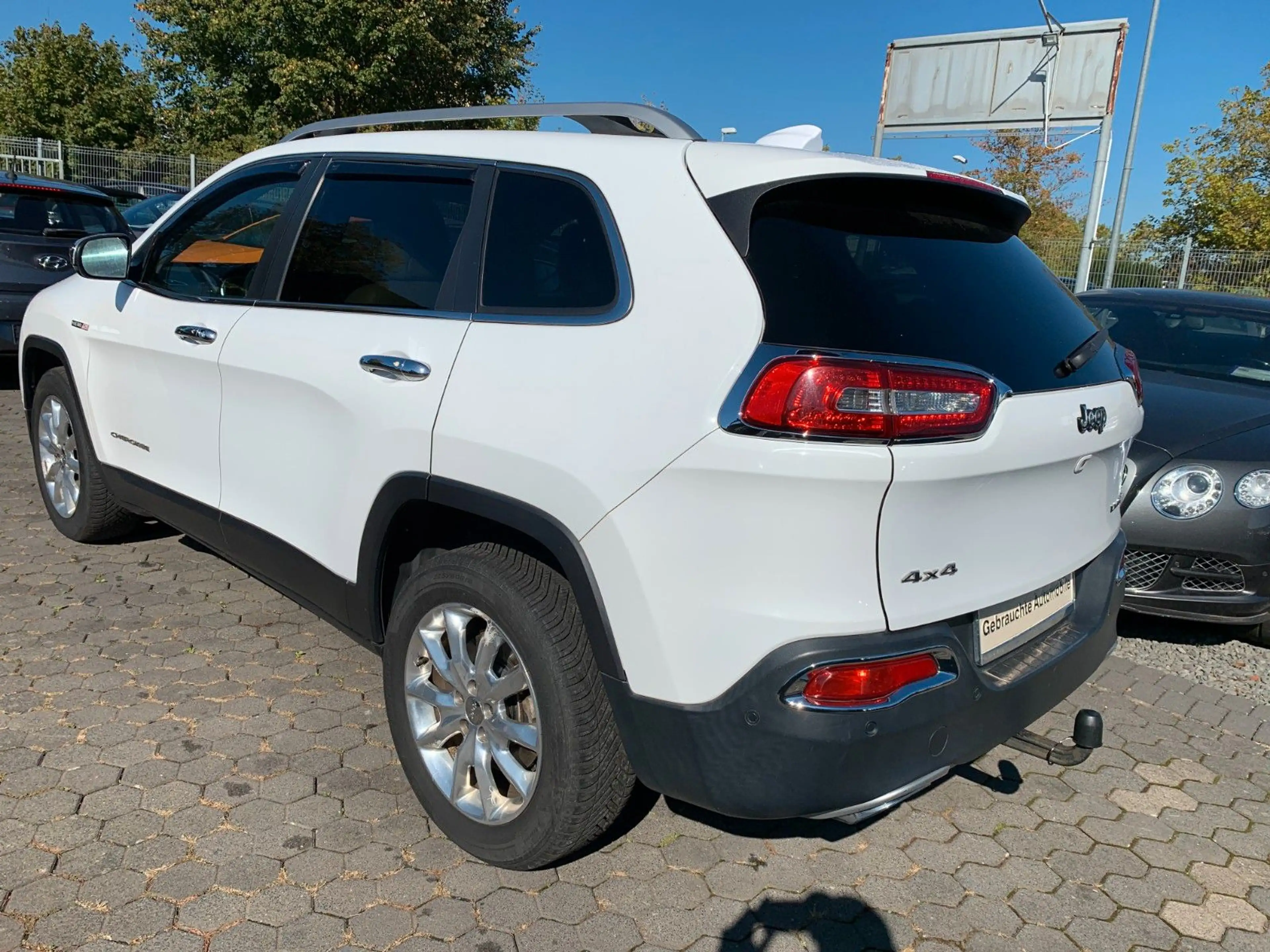 Jeep Cherokee Limited 4WD*Cam*Leder*PanDach* — photo 12
