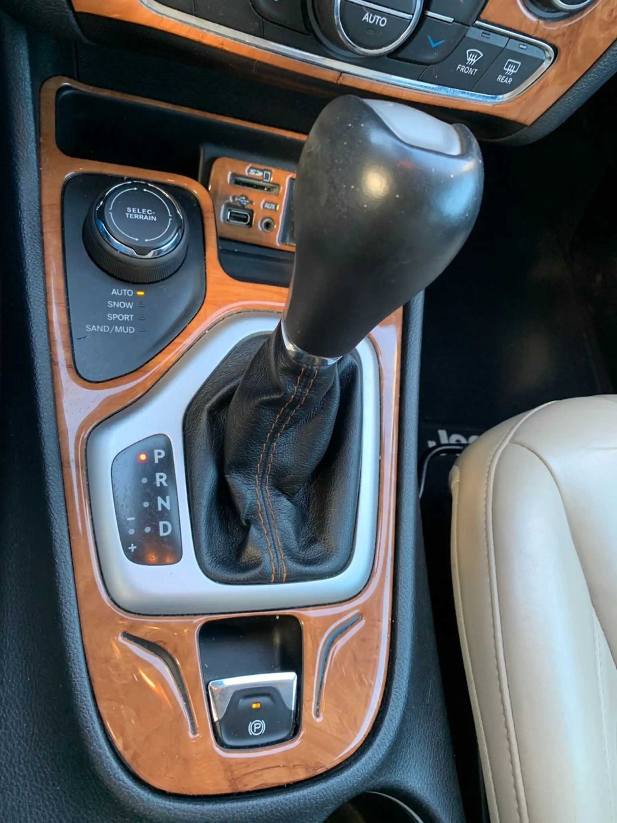Jeep Cherokee Limited 4WD*Cam*Leder*PanDach* — photo 35