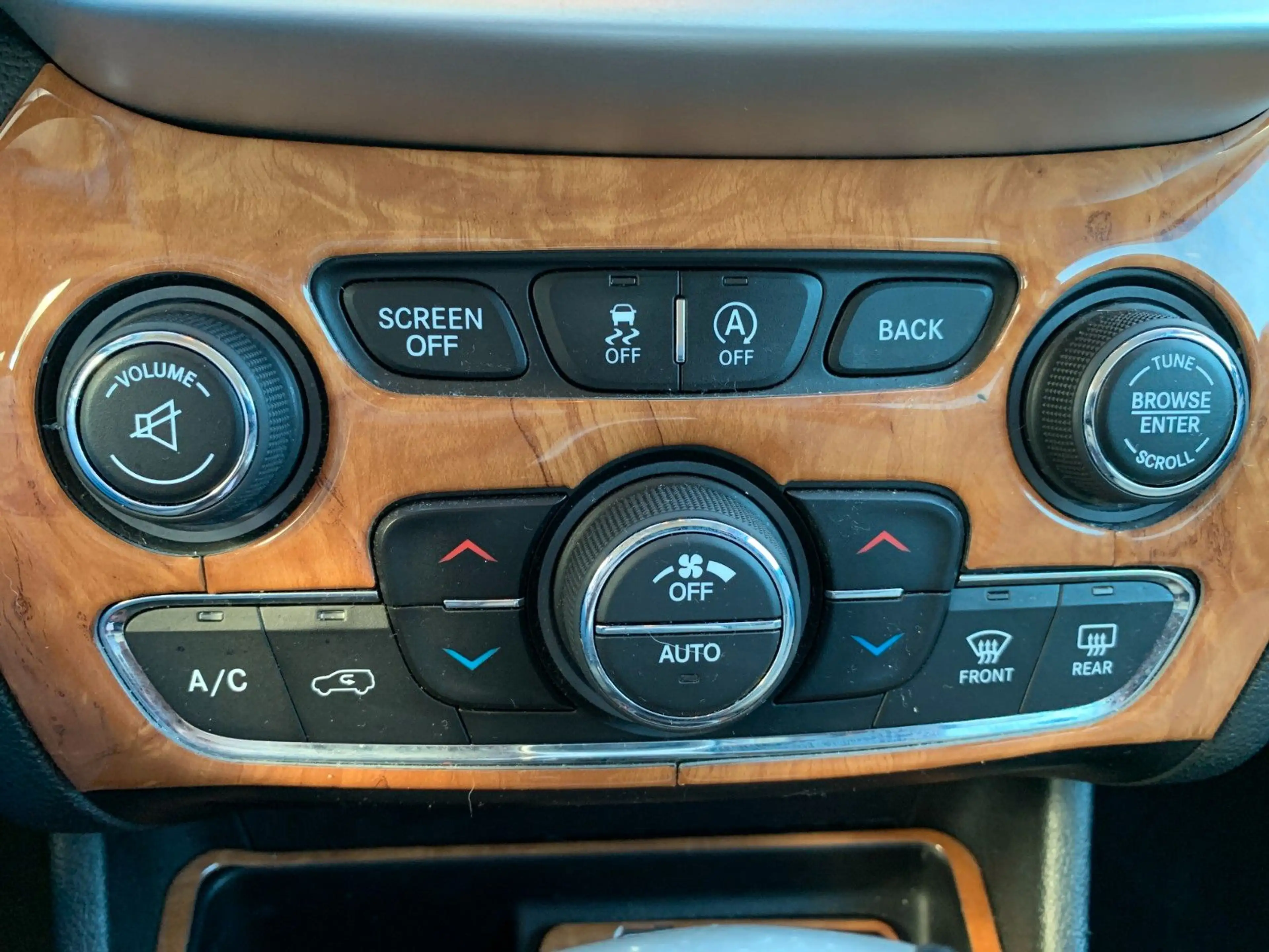 Jeep Cherokee Limited 4WD*Cam*Leder*PanDach* — photo 33