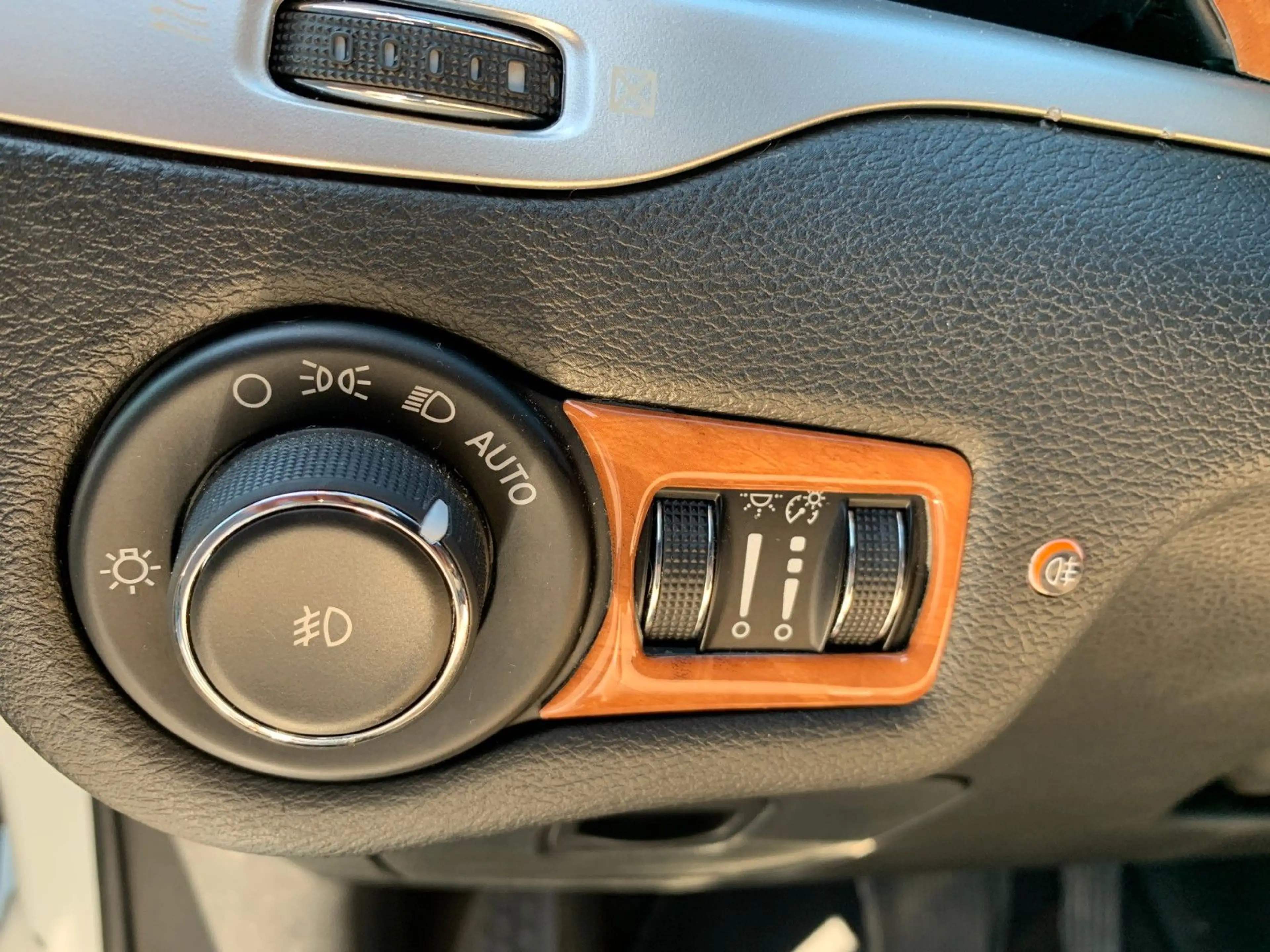 Jeep Cherokee Limited 4WD*Cam*Leder*PanDach* — photo 18