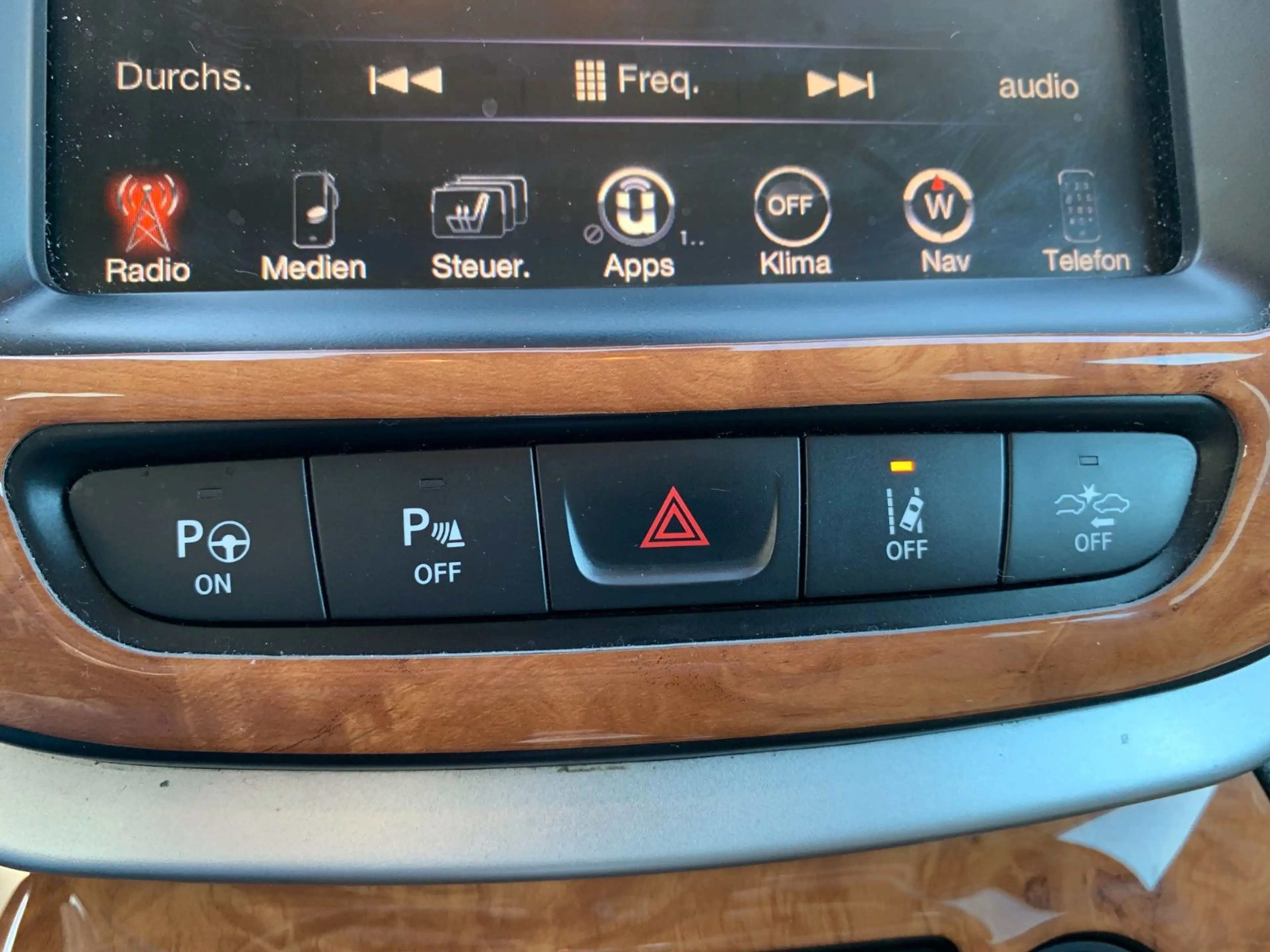 Jeep Cherokee Limited 4WD*Cam*Leder*PanDach* — photo 32