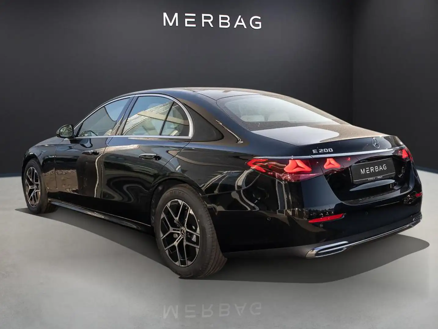 Mercedes-Benz E 200 4MATIC Limousine Pano ACC ParkAss. SpurH Schwarz - 2