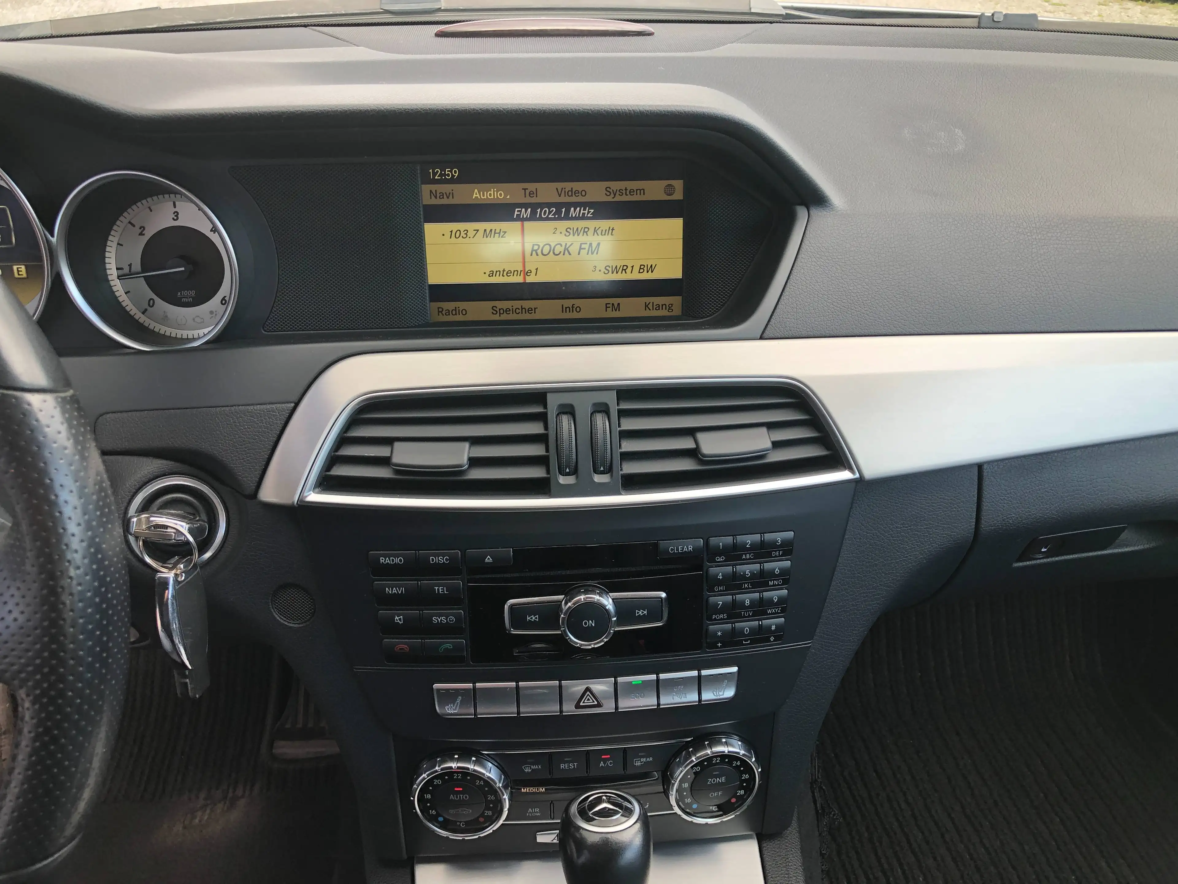 Mercedes-Benz C 250 CDI T BlueEFFICIENCY*AHK*Bi-Xenon*COMAND*3.Hand* — photo 14