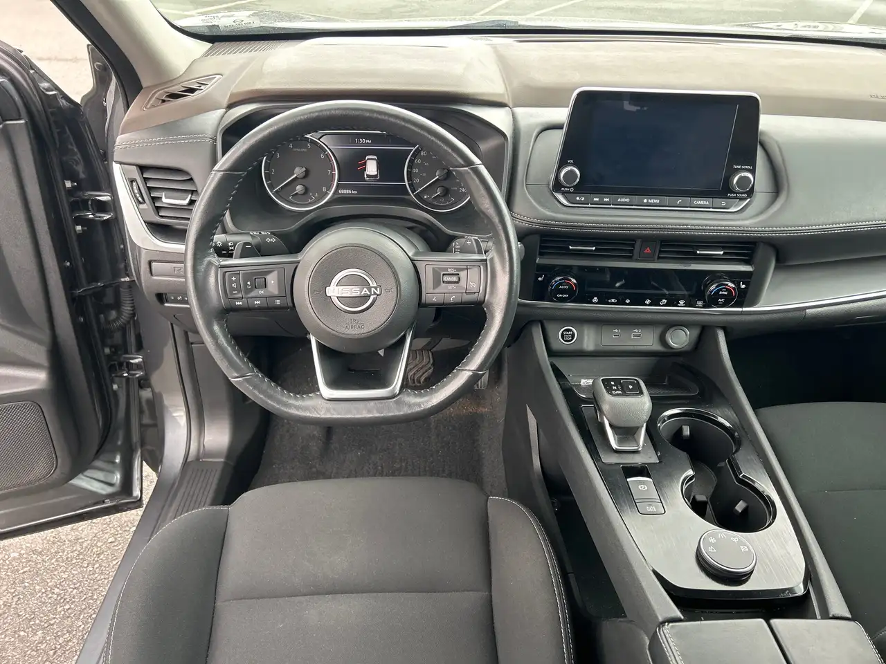 Nissan Rogue снимка Nissan Rogue