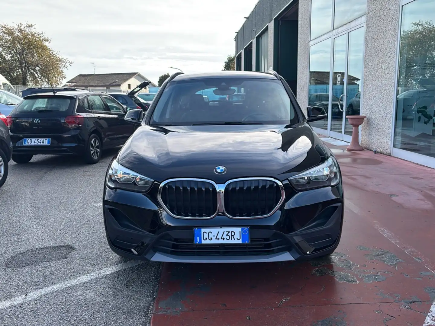 BMW X1 X1 sDrive16d Advantage Schwarz - 2