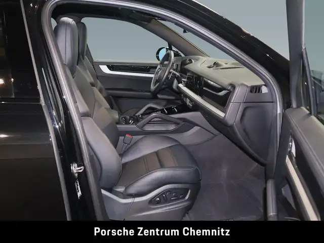 Porsche Cayenne view 13
