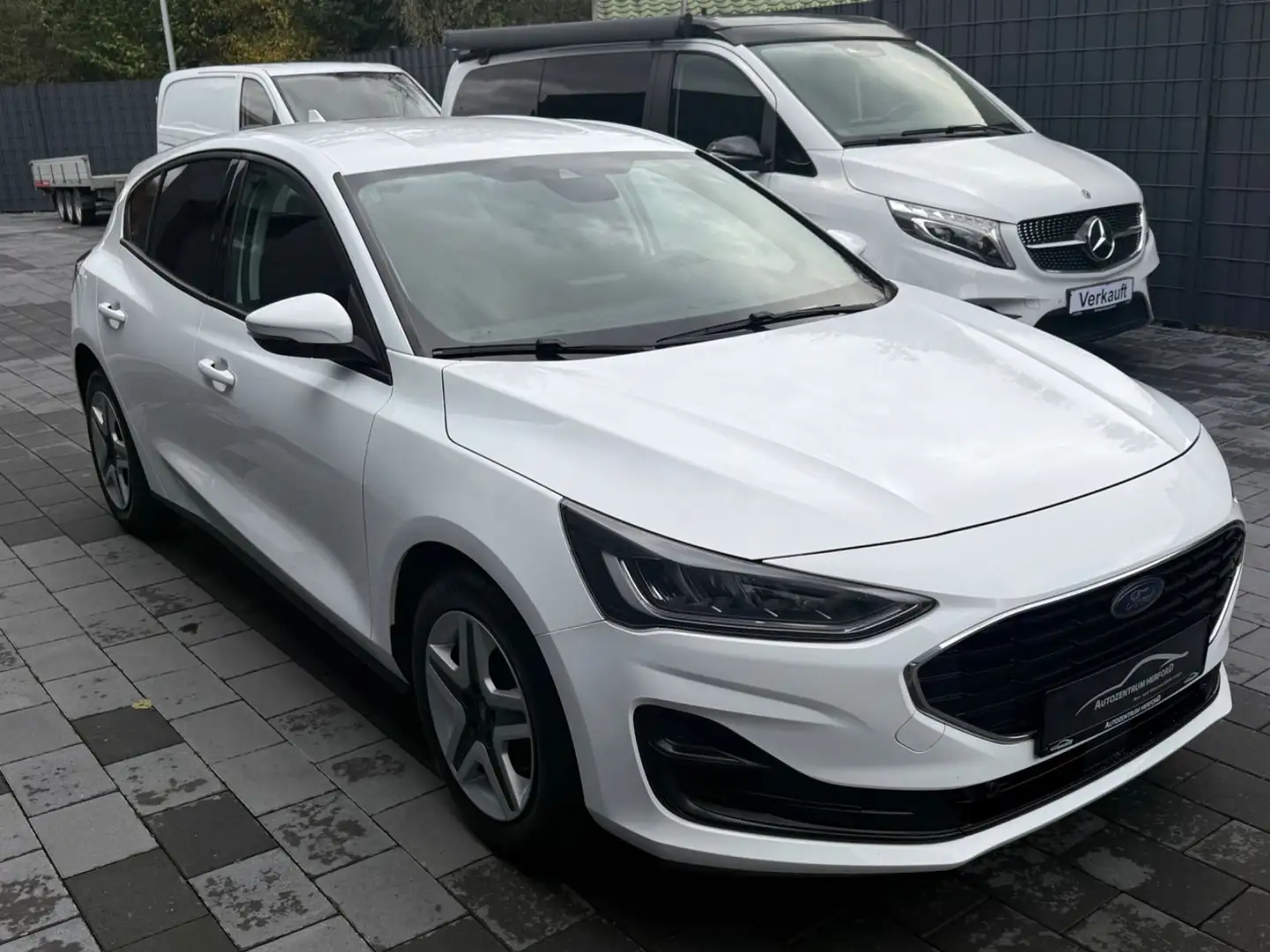 Ford Focus Lim. Cool & Connect Automatik Klima PDC Blanc - 2