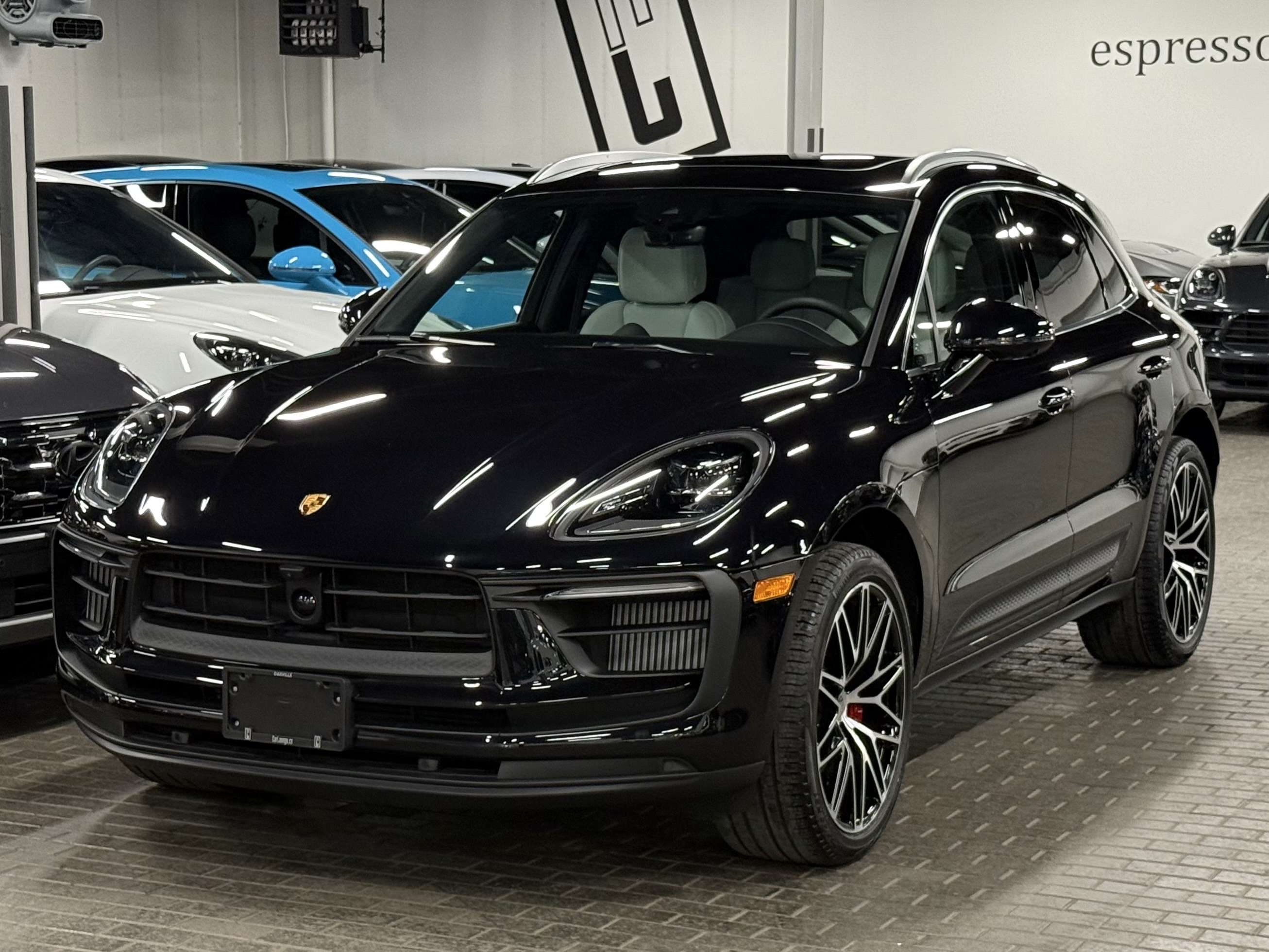 2026 Porsche Macan S | PREMIUM PACKAGE PLUS