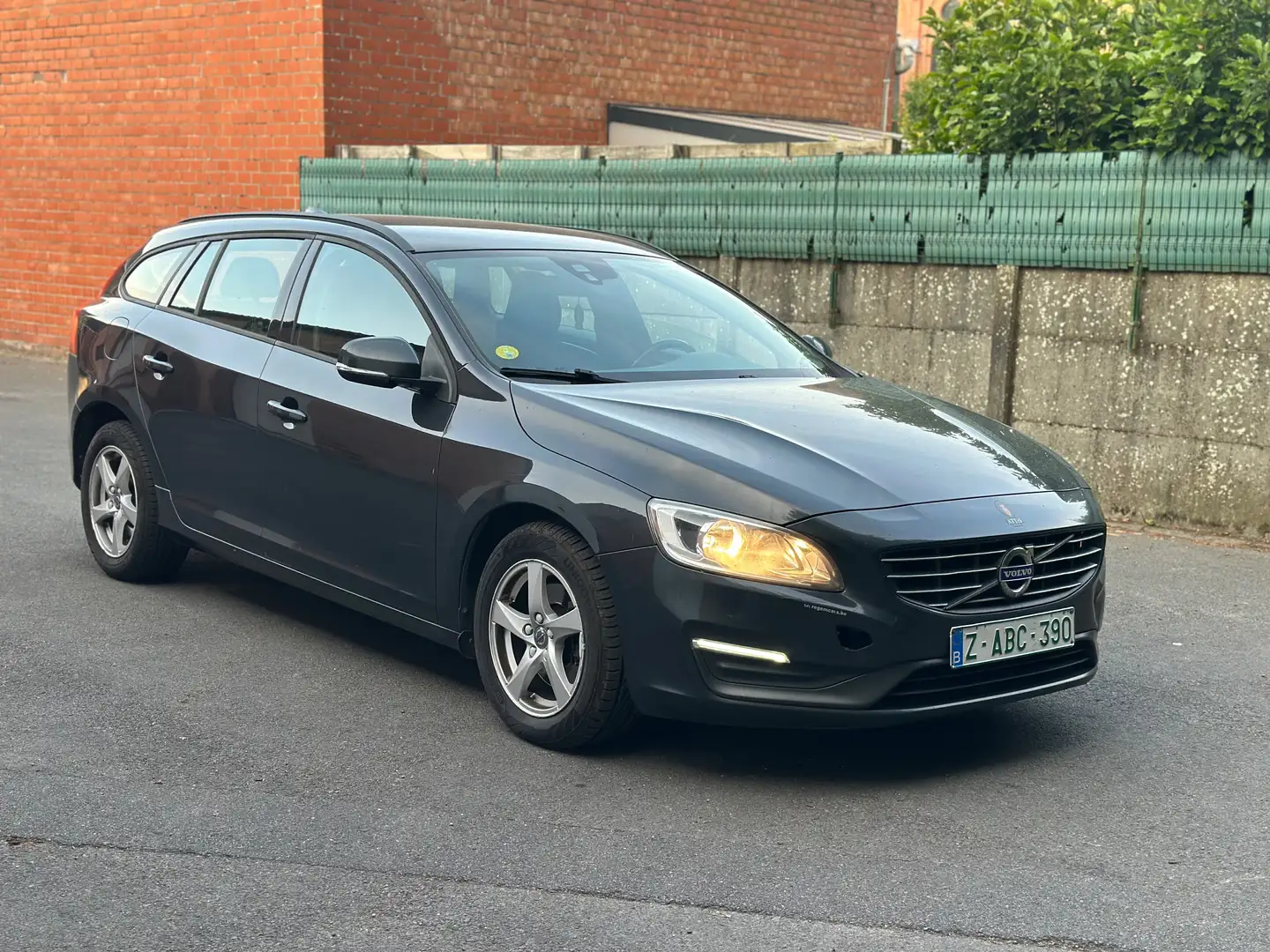 Volvo V60 2.0 D4 FaceLift Model Euro 6b 181 pk! Gris - 1