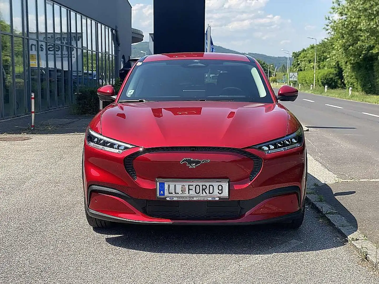 Ford Mustang Mach-E Elektro Extended Range Rouge - 1