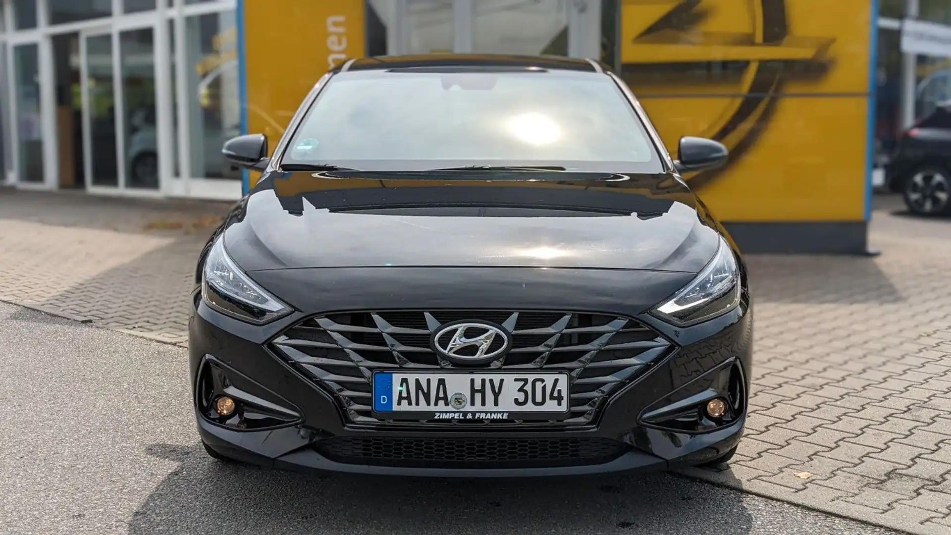 Hyundai i30 Connect & Go Schwarz - 2