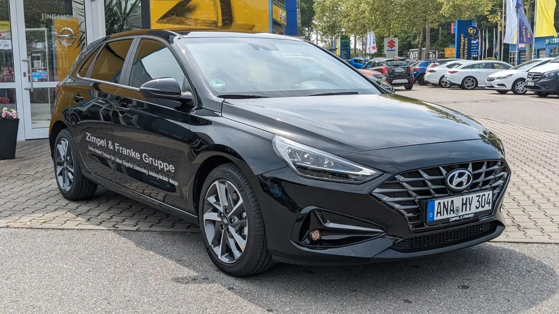 Hyundai i30 Connect & Go Schwarz - 1