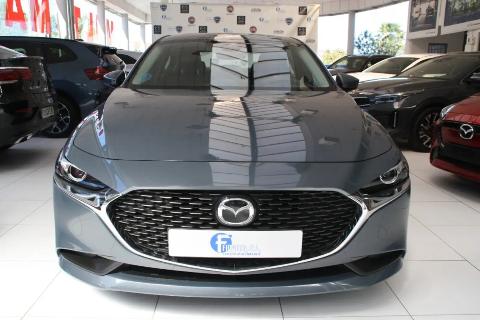 Mazda 3 Sedán 2.0 e-Skyactiv-G Origin 90kW Gris - 2
