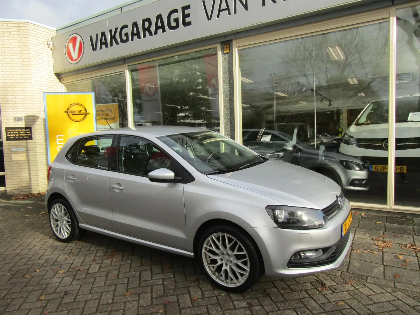 Volkswagen Polo 1.0 TSI 55KW 5drs Gris - 2