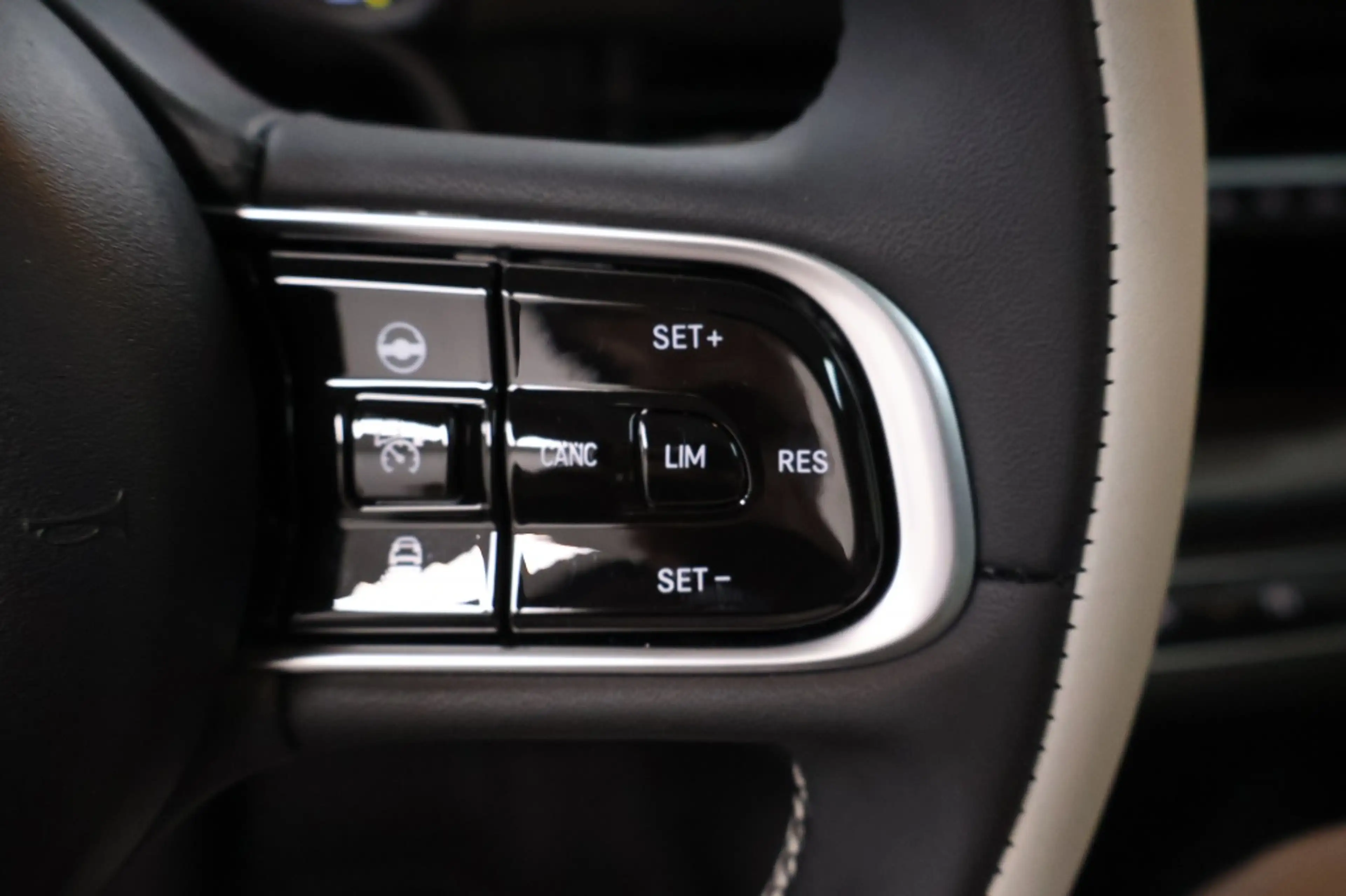Fiat 500e 3+1 La Prima 42 kWh — photo 13