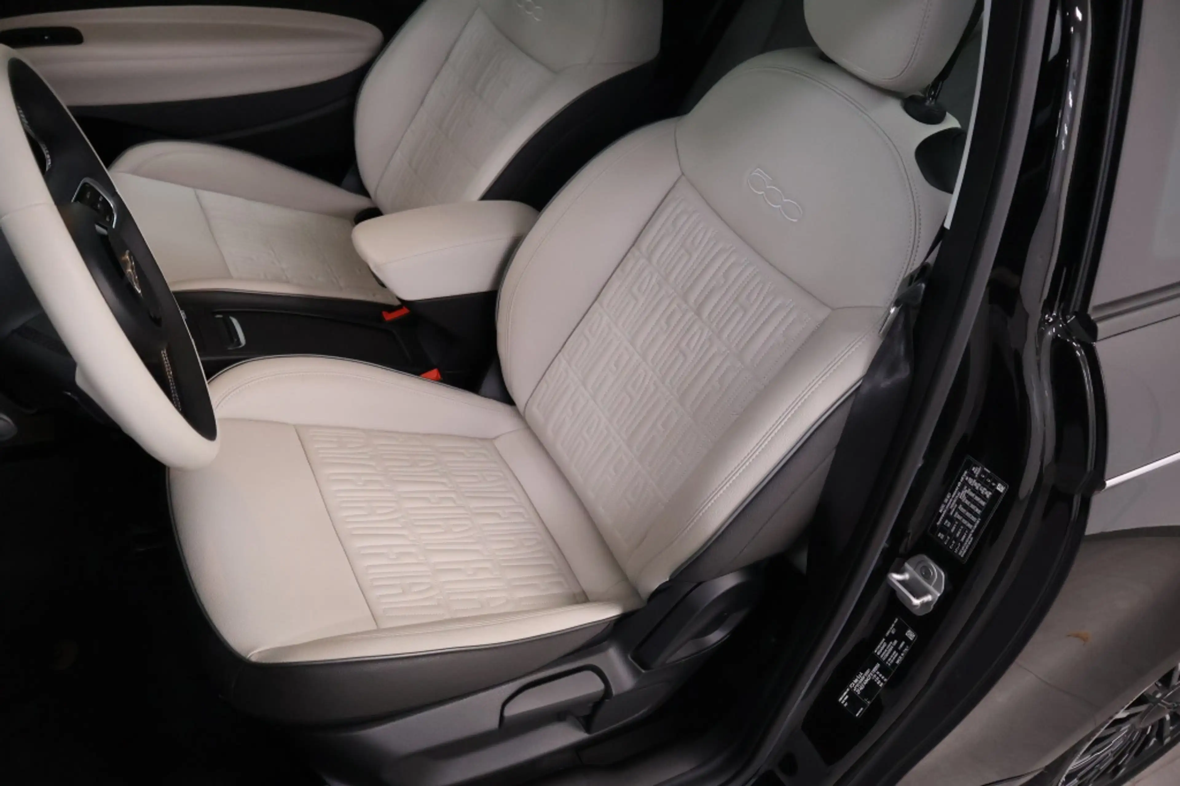 Fiat 500e 3+1 La Prima 42 kWh — photo 6
