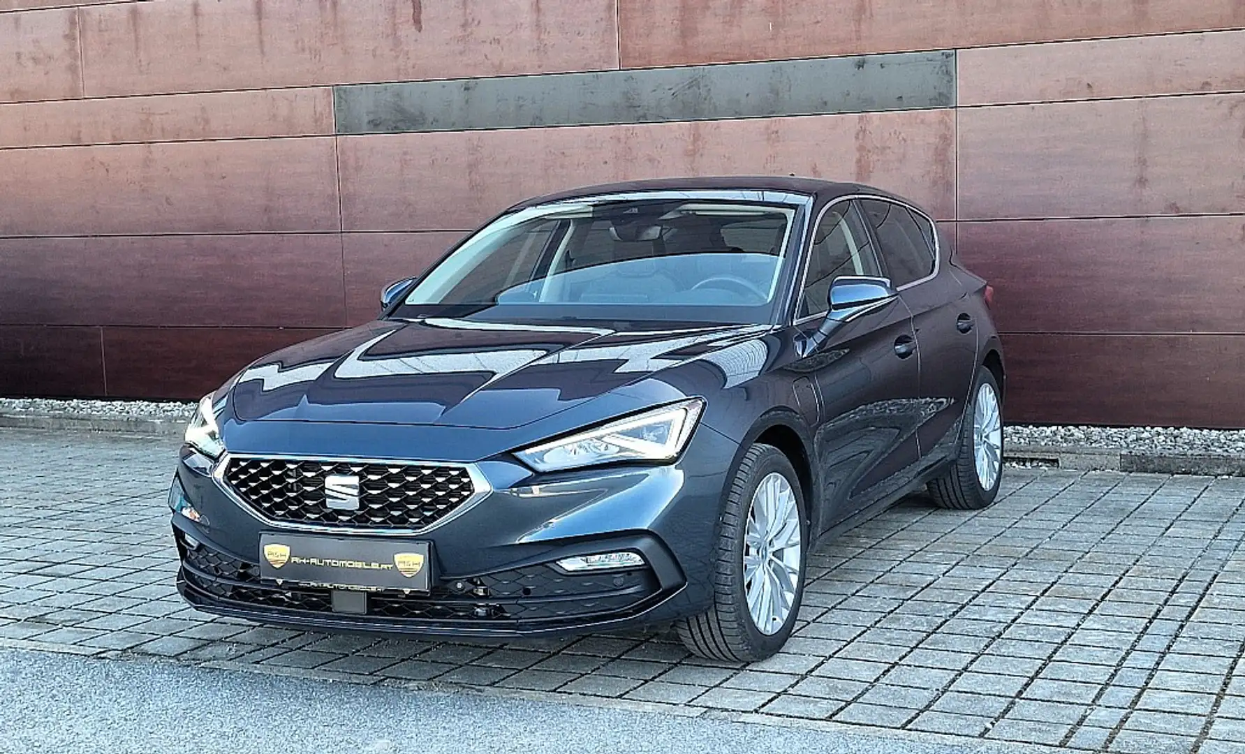 SEAT Leon Xcellence eHybrid 204 DSG, ACC, Winterpaket, Ka... Grau - 2