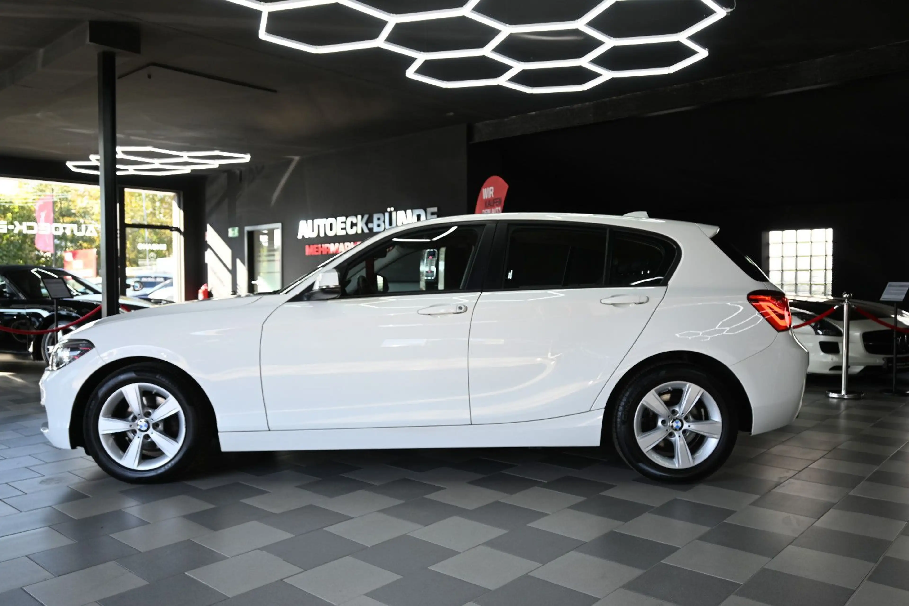 BMW 118 d Advantage Aut/LED/Navi/Sitz-Hz/Tempomat — photo 9