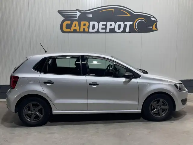 Volkswagen Polo view 4
