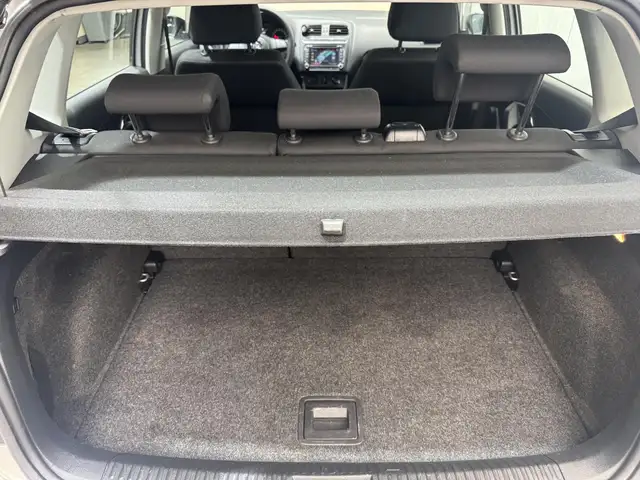 Volkswagen Polo view 9