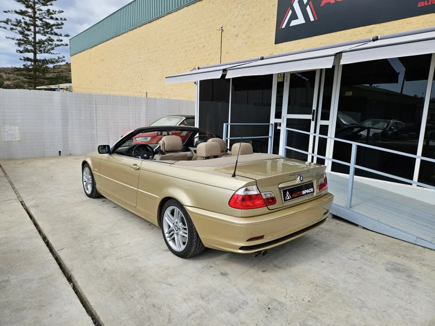 BMW 330 Ci Cabrio Marrón - 2