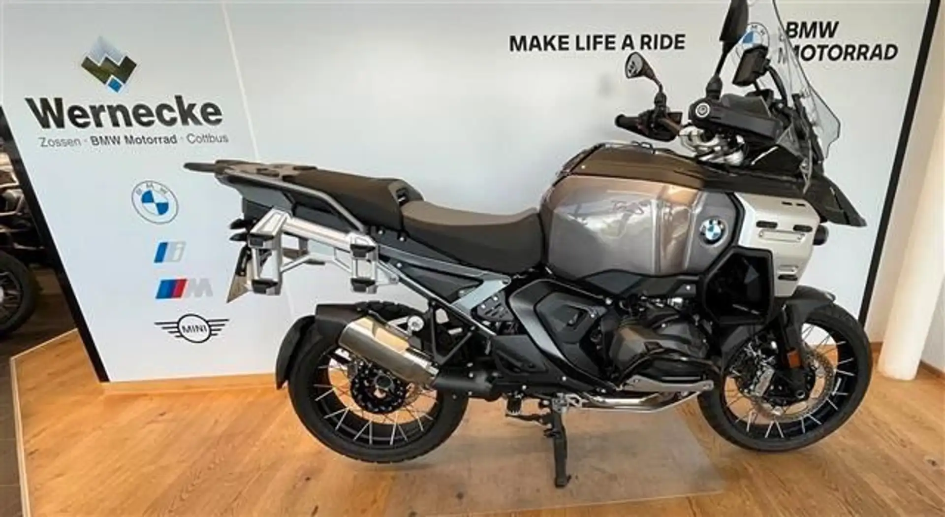 BMW R 1300 GS ADV - Style Triple Black Zwart - 1