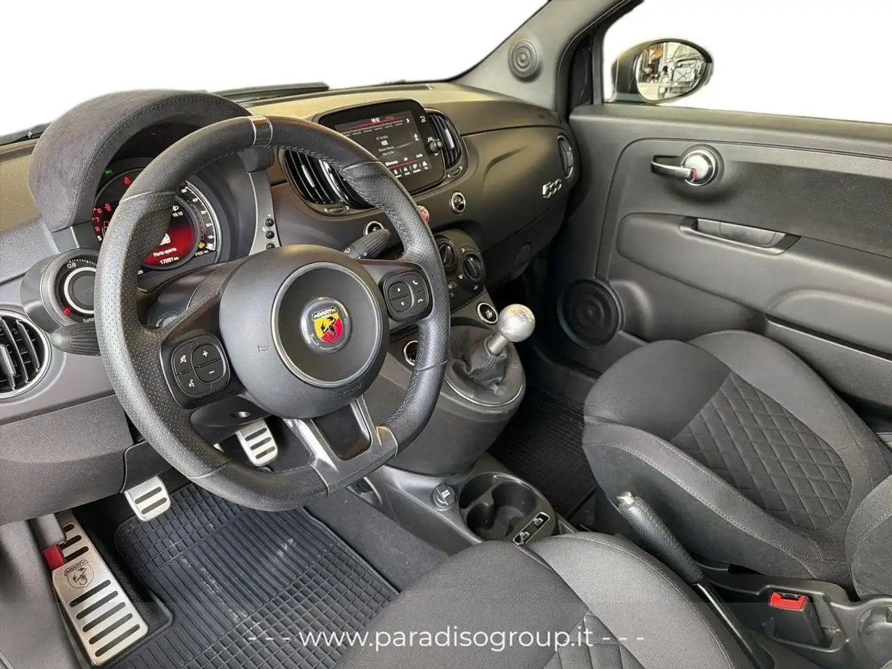 Abarth 595 2024 — фото 11