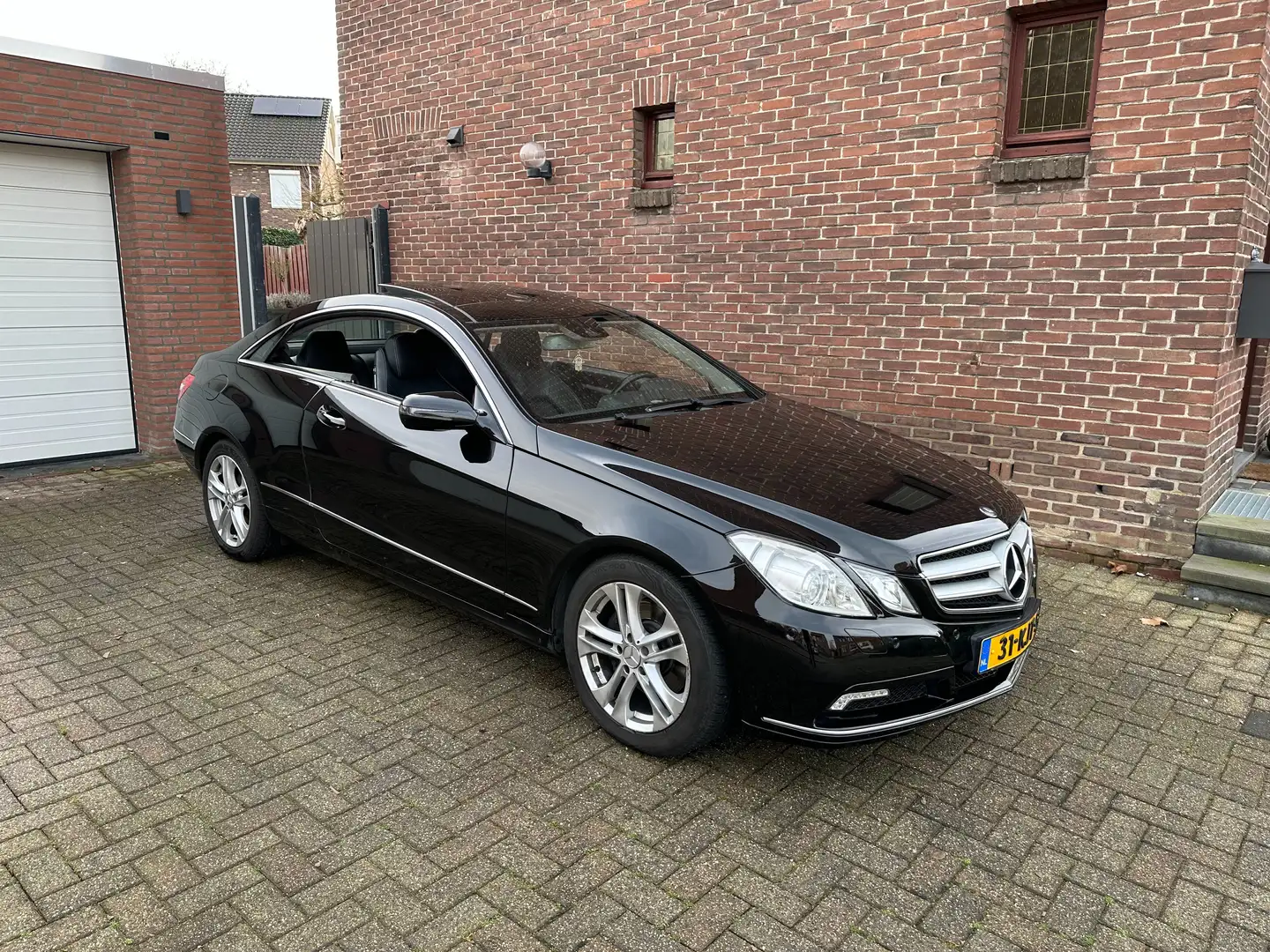 Mercedes-Benz E 350 CGI 350 Elegance Zwart - 2